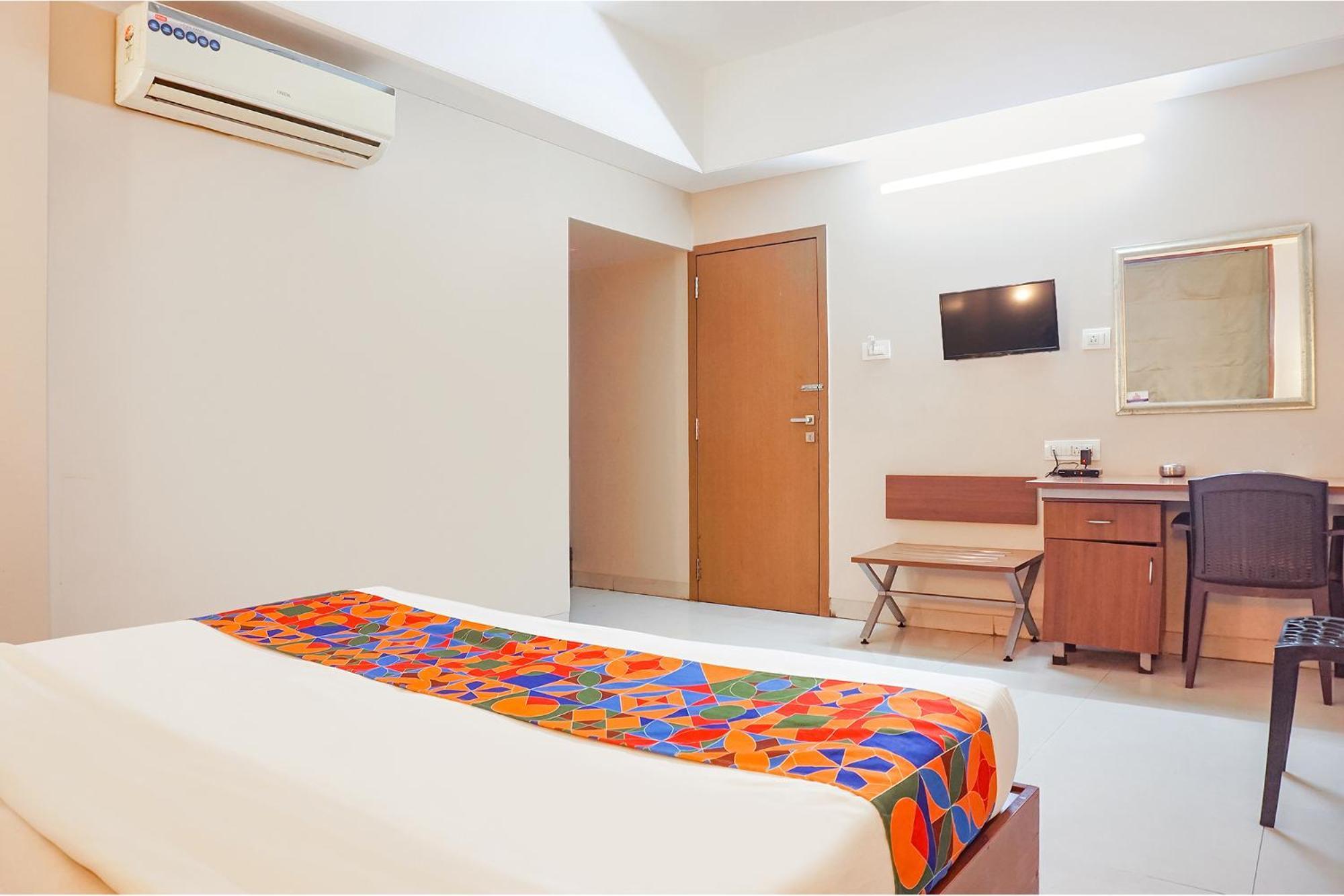 Fabhotel Classic Executive Phursungi 外观 照片