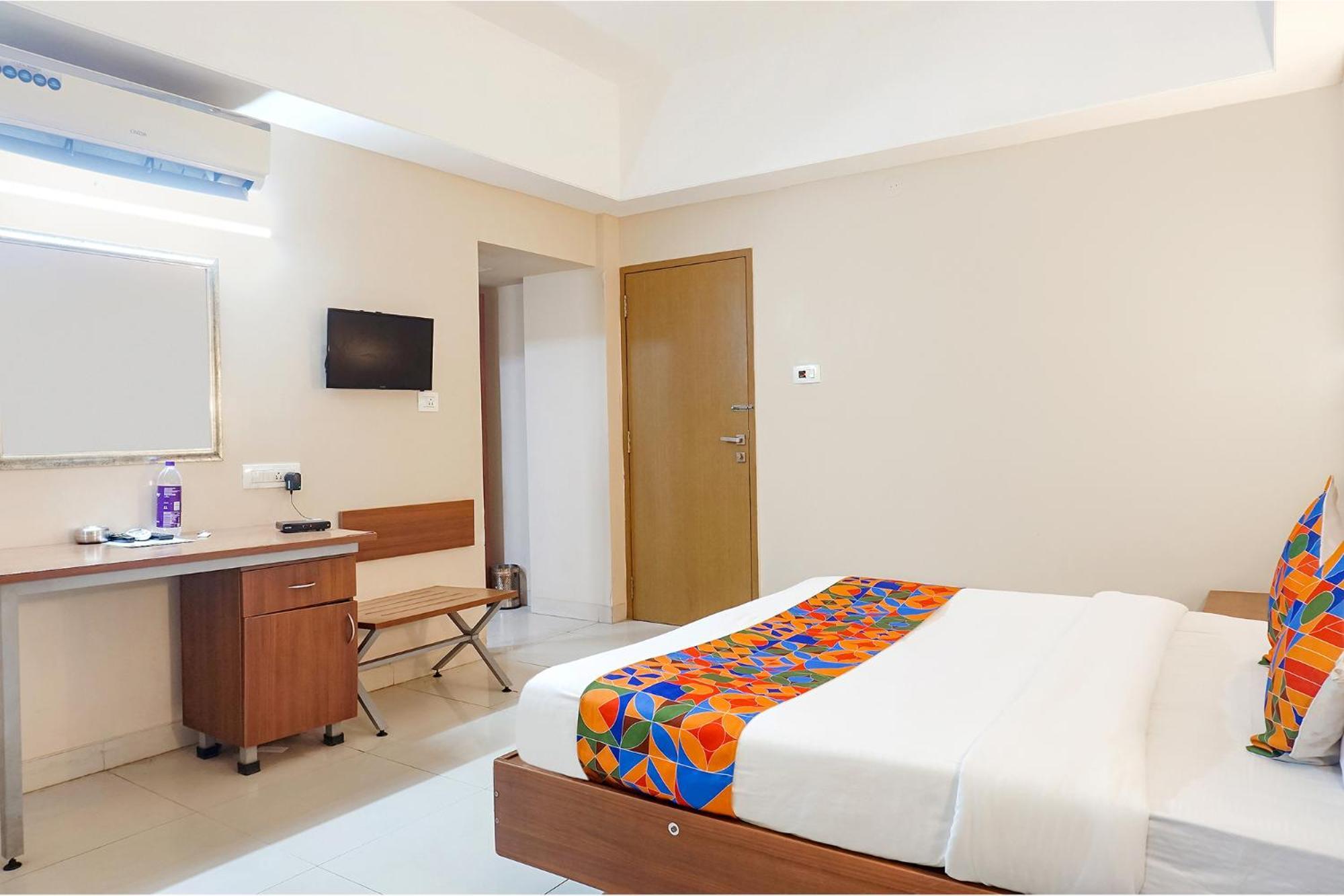 Fabhotel Classic Executive Phursungi 外观 照片