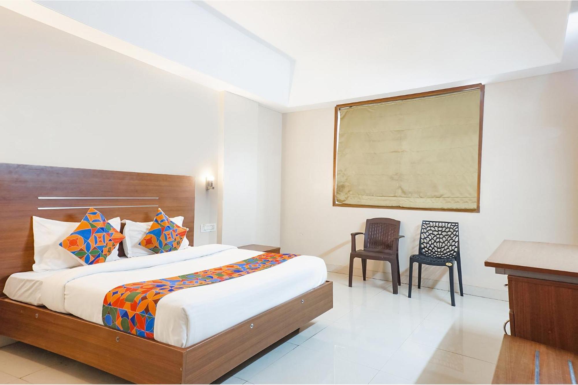 Fabhotel Classic Executive Phursungi 外观 照片